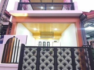 Casa adosada en venta de 2 habitaciones en Pak Kret, Nonthaburi