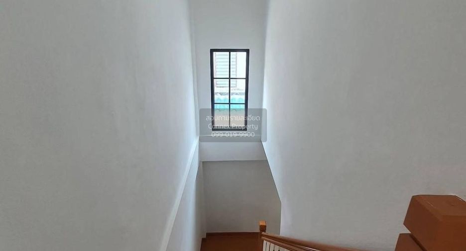 Casa adosada en venta de 2 habitaciones en Pak Kret, Nonthaburi