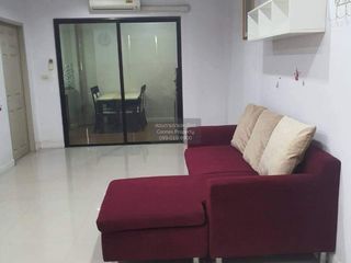 Casa adosada en venta de 3 habitaciones en Lat Phrao, Bangkok