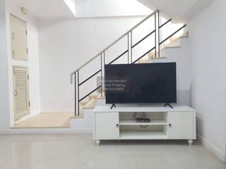 Casa adosada en venta de 3 habitaciones en Lat Phrao, Bangkok