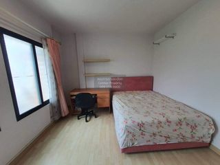 Casa adosada en venta de 3 habitaciones en Lat Phrao, Bangkok