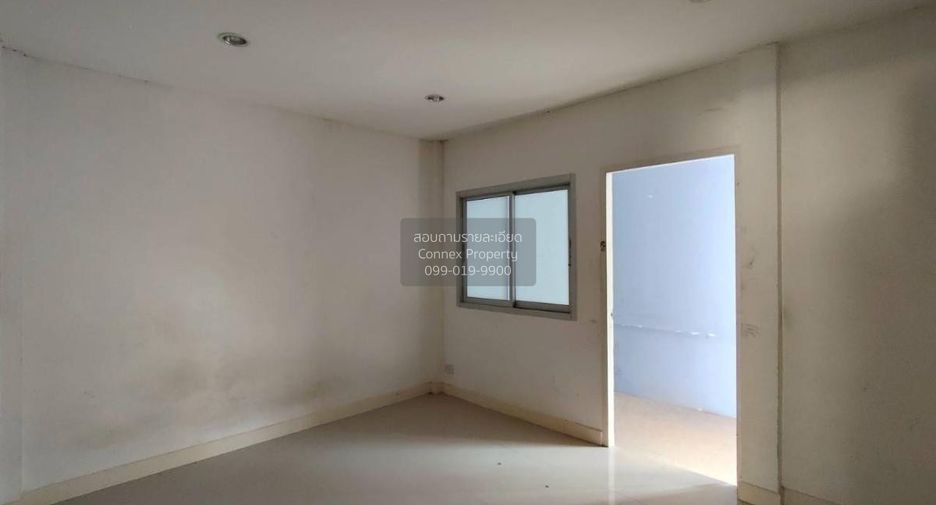 Casa adosada en venta de 4 habitaciones en Wang Thonglang, Bangkok