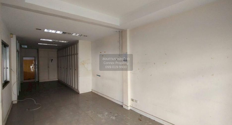 Casa adosada en venta de 4 habitaciones en Wang Thonglang, Bangkok