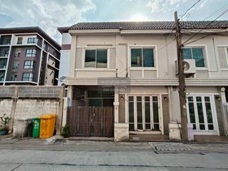 Casa adosada en venta de 4 habitaciones en Wang Thonglang, Bangkok