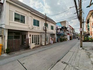 Casa adosada en venta de 4 habitaciones en Wang Thonglang, Bangkok