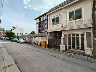 Casa adosada en venta de 4 habitaciones en Wang Thonglang, Bangkok