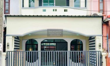 Casa adosada en venta de 3 habitaciones en Khlong Sam Wa, Bangkok