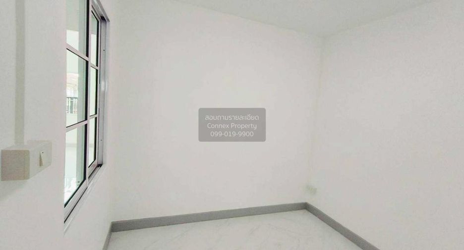 Casa adosada en venta de 3 habitaciones en Khlong Sam Wa, Bangkok