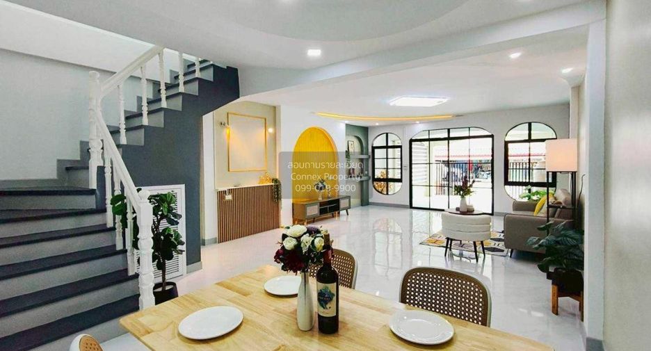 Casa adosada en venta de 3 habitaciones en Khlong Sam Wa, Bangkok