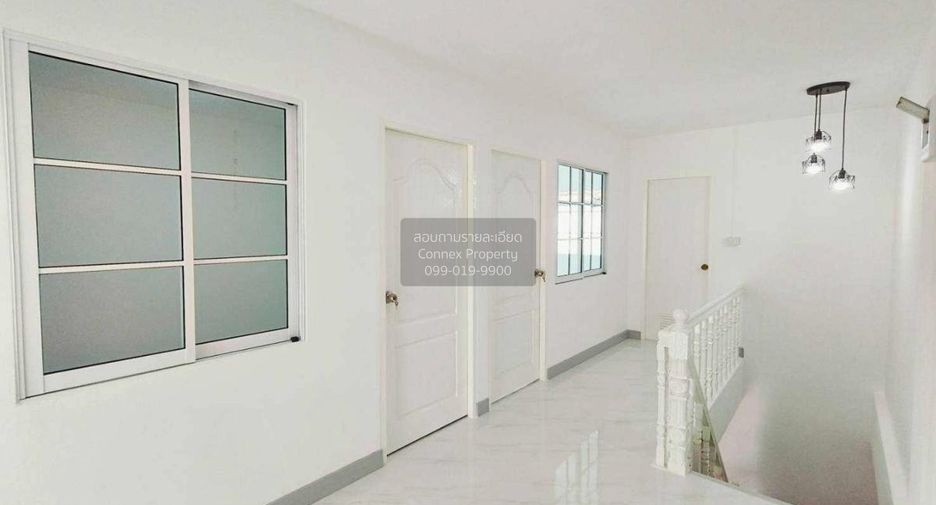 Casa adosada en venta de 3 habitaciones en Khlong Sam Wa, Bangkok