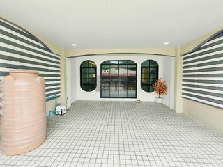Casa adosada en venta de 3 habitaciones en Khlong Sam Wa, Bangkok