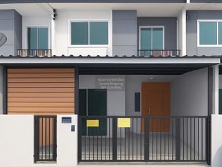 Casa adosada en venta de 3 habitaciones en Bang Khae, Bangkok
