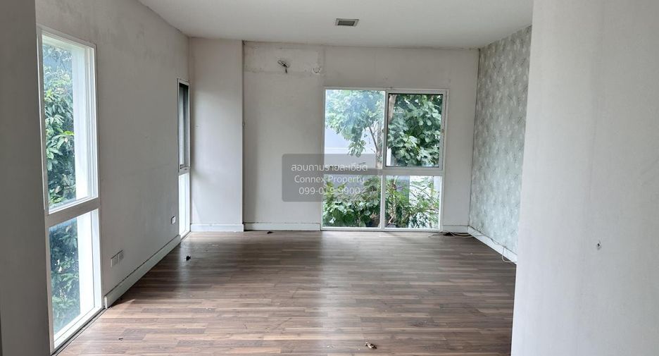 For sale 4 bedrooms house in Mueang Nakhon Ratchasima, Nakhon Ratchasima