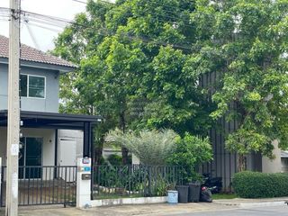 Casa adosada en venta de 3 habitaciones en Bang Yai, Nonthaburi