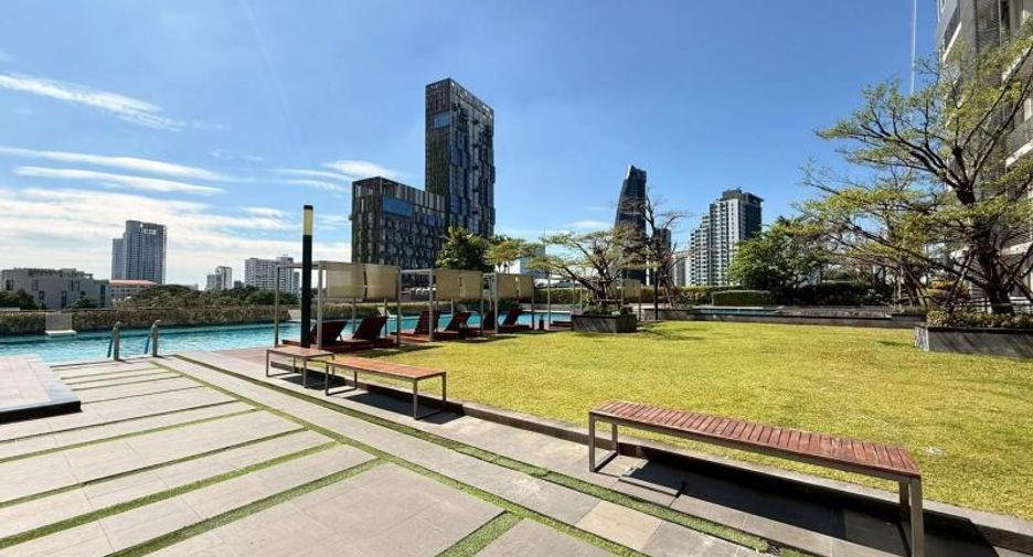 For sale 2 ベッドルーム condo in Khlong Toei, Bangkok