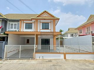 Reihenhaus zum Kauf mit 3 Zimmer in Lam Luk Ka, Pathum Thani