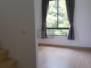 Casa adosada en venta de 3 habitaciones en Khan Na Yao, Bangkok