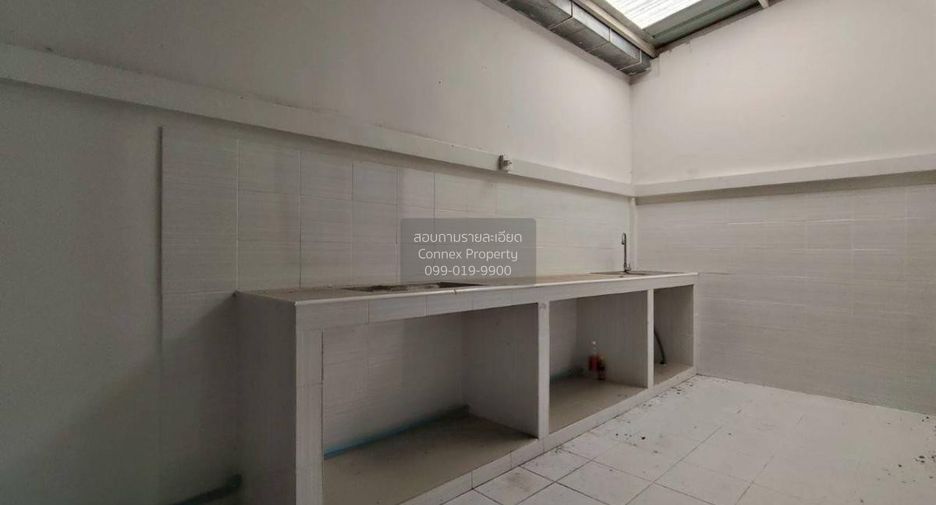 For sale 3 bedrooms townhouse in Bang Sao Thong, Samut Prakan