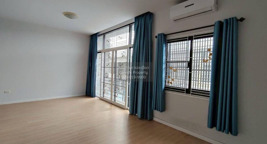 For sale 3 bedrooms townhouse in Bang Sao Thong, Samut Prakan