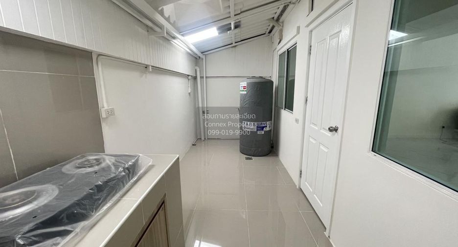 Casa adosada en venta de 3 habitaciones en Bang Khun Thian, Bangkok