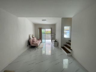 Casa adosada en venta de 3 habitaciones en Bang Khun Thian, Bangkok