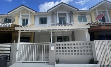 Casa adosada en venta de 3 habitaciones en Bang Khun Thian, Bangkok