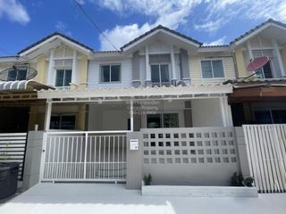 Casa adosada en venta de 3 habitaciones en Bang Khun Thian, Bangkok