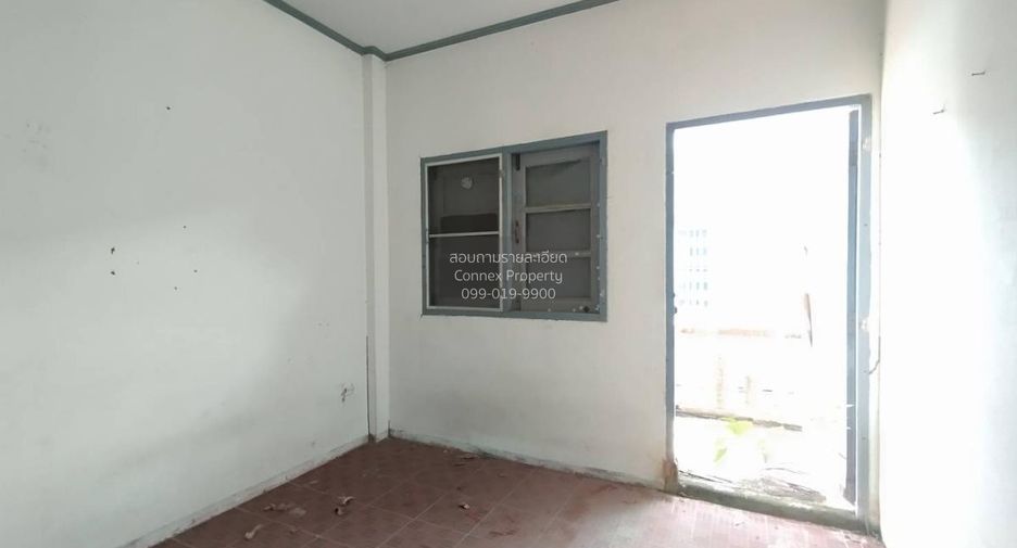 Casa adosada en venta de 3 habitaciones en Bang Bon, Bangkok