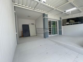 Casa adosada en venta de 3 habitaciones en Bang Khun Thian, Bangkok