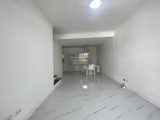 Casa adosada en venta de 3 habitaciones en Bang Khun Thian, Bangkok