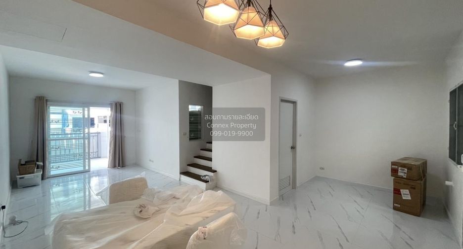 Casa adosada en venta de 3 habitaciones en Bang Khun Thian, Bangkok