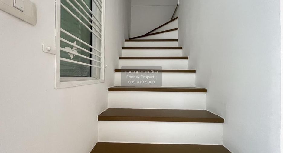 Casa adosada en venta de 3 habitaciones en Bang Khun Thian, Bangkok