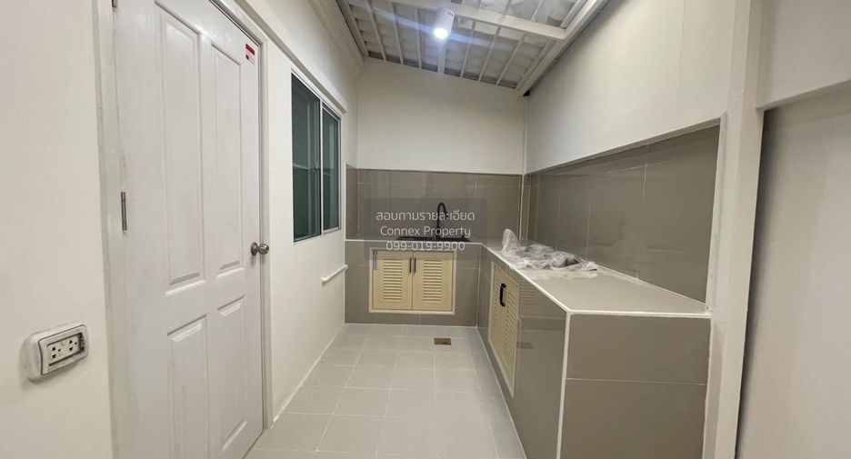 Casa adosada en venta de 3 habitaciones en Bang Khun Thian, Bangkok