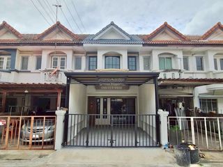 À vendre 2 chambres maison de ville à Khlong Sam Wa, Bangkok