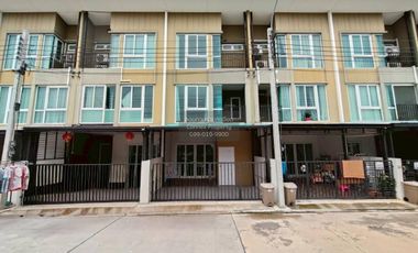 À vendre 3 chambres maison de ville à Bang Phli, Samut Prakan