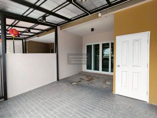 Casa adosada en venta de 3 habitaciones en Bang Phli, Samut Prakan