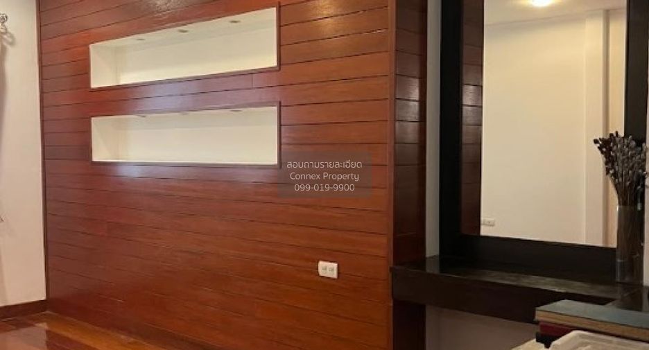 Casa adosada en venta de 2 habitaciones en Huai Khwang, Bangkok