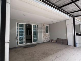 Casa adosada en venta de 5 habitaciones en Bueng Kum, Bangkok