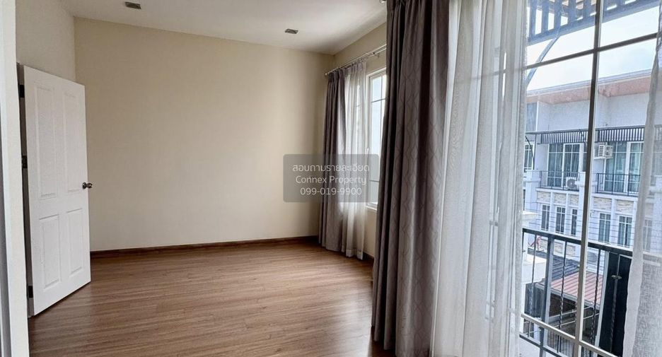 Casa adosada en venta de 5 habitaciones en Bueng Kum, Bangkok