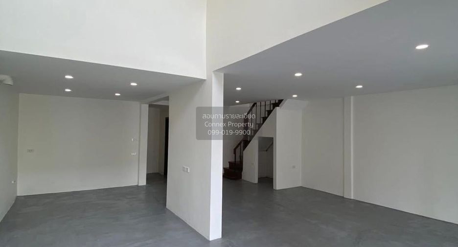 À vendre 2 chambres maison de ville à Lat Phrao, Bangkok