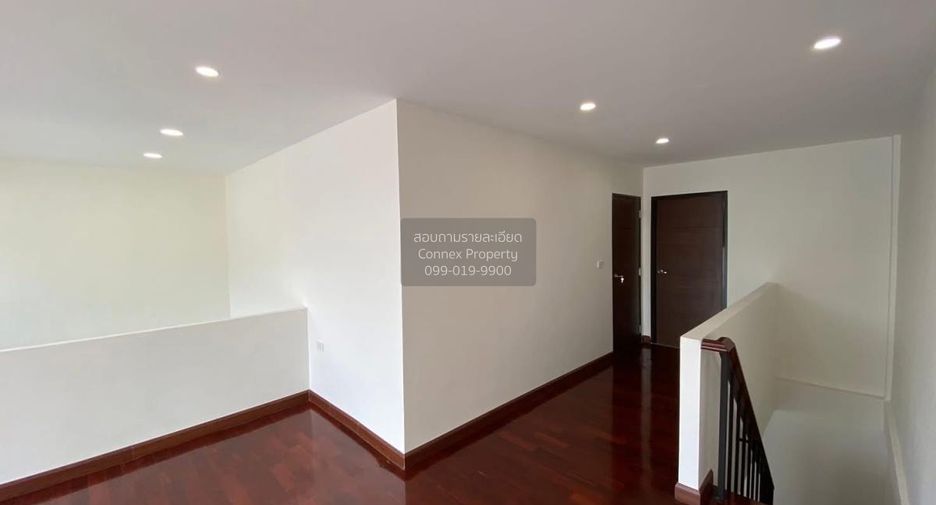 À vendre 2 chambres maison de ville à Lat Phrao, Bangkok