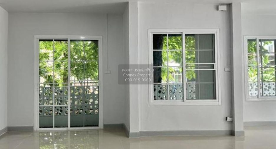 Casa adosada en venta de 3 habitaciones en Mueang Pathum Thani, Pathum Thani