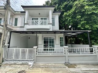 Casa adosada en venta de 3 habitaciones en Mueang Pathum Thani, Pathum Thani