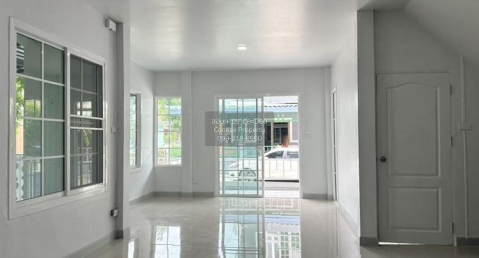 Casa adosada en venta de 3 habitaciones en Mueang Pathum Thani, Pathum Thani