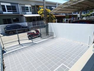Casa adosada en venta de 2 habitaciones en Thung Khru, Bangkok