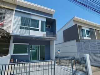 Casa adosada en venta de 2 habitaciones en Thung Khru, Bangkok
