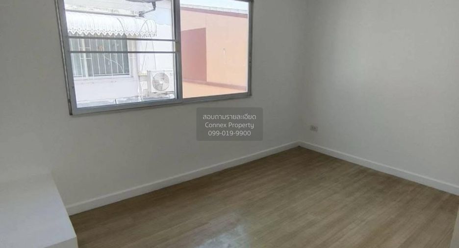 Casa adosada en venta de 2 habitaciones en Thung Khru, Bangkok