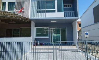 Casa adosada en venta de 2 habitaciones en Thung Khru, Bangkok