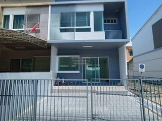 Casa adosada en venta de 2 habitaciones en Thung Khru, Bangkok