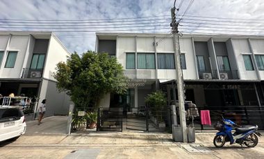 À vendre 3 chambres maison de ville à Mueang Nonthaburi, Nonthaburi